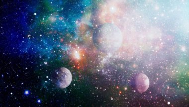 Parlak arkaplanda kozmik sis bulutları. Bu görüntünün elementleri NASA tarafından desteklenmektedir