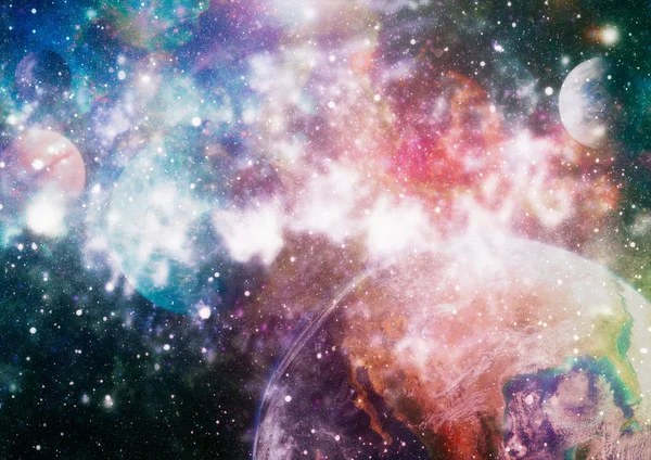 Derin uzay sanatı. Galaksiler, bulutsular ve evrendeki yıldızlar. Bu görüntünün elementleri NASA tarafından desteklenmektedir