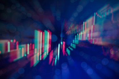 Borsa grafiği öndeki ekranda. Finans ve yatırım konsepti. Seçici odak.