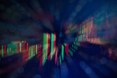 Borsa grafiği öndeki ekranda. Finans ve yatırım konsepti. Seçici odak.