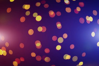 Doğal bokeh ve parlak altın ışık şenlikli arka plan. Vintage Magic arka plan ile renkli bokeh. Bahar yaz yılbaşı yeni yıl disko parti arka plan.
