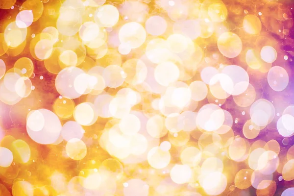 お祭りの背景に自然なボケ味 明るい黄金色のライト カラフルなボケ味を持つヴィンテージのマジックの背景 春夏クリスマス新年ディスコ パーティー バック グラウンド — ストック写真