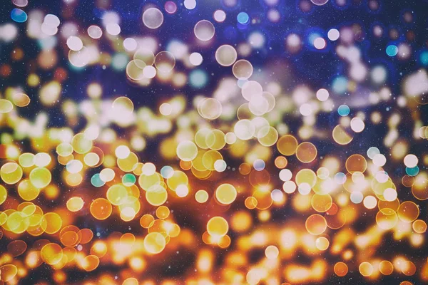 お祭りの背景に自然なボケ味 明るい黄金色のライト カラフルなボケ味を持つヴィンテージのマジックの背景 春夏クリスマス新年ディスコ パーティー バック グラウンド — ストック写真