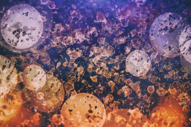 Doğal bokeh ve parlak altın ışık şenlikli arka plan. Vintage Magic arka plan ile renkli bokeh. Bahar yaz yılbaşı yeni yıl disko parti arka plan.