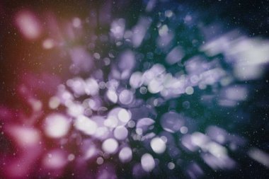 Renk Festivali 'nin arka planında doğal bokeh ve parlak altın ışıklarla sihirli arka plan. Klasik Sihirli arkaplan