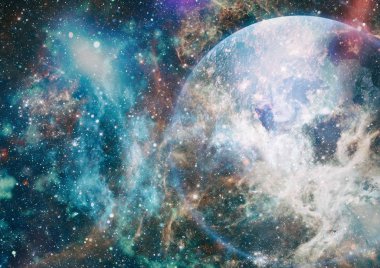 Uzaya karşı parlayan nebula ve yıldız alanı. Bu görüntünün elementleri NASA tarafından desteklenmektedir.