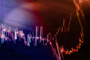 Borsa grafiği öndeki ekranda. Finans ve yatırım konsepti. Seçici odak