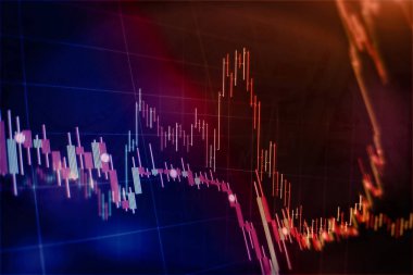 Borsa grafiği öndeki ekranda. Finans ve yatırım konsepti. Seçici odak