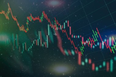 Borsa grafiği öndeki ekranda. Finans ve yatırım konsepti. Seçici odak.