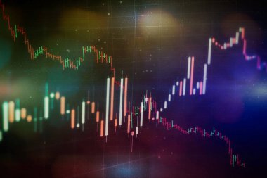 Toplantıdaki iş planı ve şirketin performansını görmek için finansal rakamları analiz etmek..