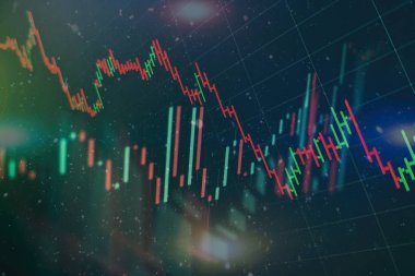 Toplantıdaki iş planı ve şirketin performansını görmek için finansal rakamları analiz etmek..