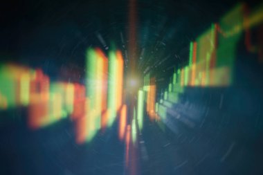 Toplantıdaki iş planı ve şirketin performansını görmek için finansal rakamları analiz etmek..