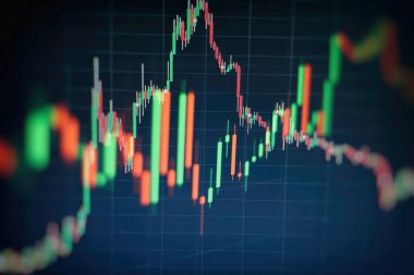 Toplantıdaki iş planı ve şirketin performansını görmek için finansal rakamları analiz etmek..