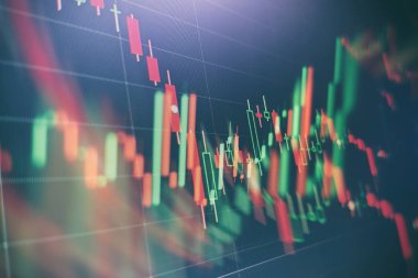 Toplantıdaki iş planı ve şirketin performansını görmek için finansal rakamları analiz etmek..