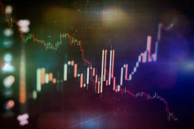 Toplantıdaki iş planı ve şirketin performansını görmek için finansal rakamları analiz etmek..