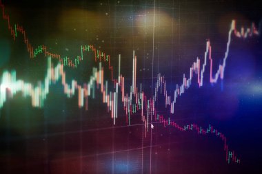 Teknik fiyat grafiği ve göstergesi, mavi ekranda kırmızı ve yeşil şamdan grafiği, piyasa dalgalanması, yükseliş ve düşüş eğilimi. Hisse senedi ticareti, kripto para birimi geçmişi.