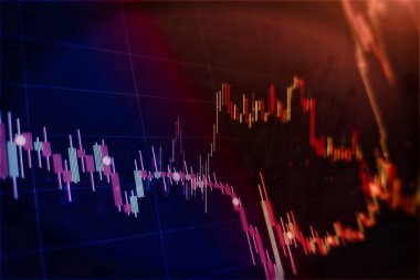 Teknik fiyat grafiği ve göstergesi, mavi ekranda kırmızı ve yeşil şamdan grafiği, piyasa dalgalanması, yükseliş ve düşüş eğilimi. Hisse senedi ticareti, kripto para birimi geçmişi.