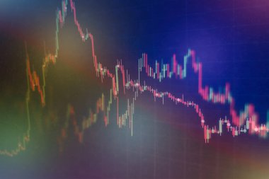 Teknik fiyat grafiği ve göstergesi, mavi ekranda kırmızı ve yeşil şamdan grafiği, piyasa dalgalanması, yükseliş ve düşüş eğilimi. Hisse senedi ticareti, kripto para birimi geçmişi.