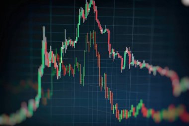 Teknik fiyat grafiği ve göstergesi, mavi ekranda kırmızı ve yeşil şamdan grafiği, piyasa dalgalanması, yükseliş ve düşüş eğilimi. Hisse senedi ticareti, kripto para birimi geçmişi.