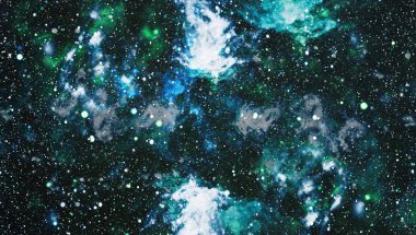 Panoramik derin uzaya arıyorum. Karanlık gece gökyüzüne yıldızlarla dolu. Uzayda Bulutsusu.