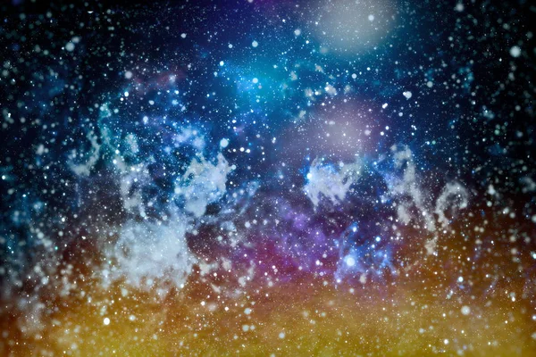 Panoramatické pohledu do hlubokého vesmíru. Temné noční oblohu plnou hvězd. Mlhovina ve vesmíru. — Stock fotografie