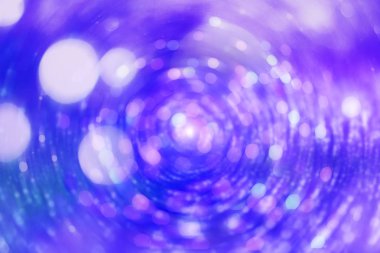 Noel ışığı arka planı. Parlak tatil arkaplanı. Yanıp sönen Yıldızlarla Odaklanmış Arkaplan. Bulanık Bokeh.