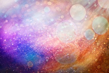 Renk Festivali 'nin arka planında doğal bokeh ve parlak altın ışıklarla sihirli arka plan. Klasik Sihirli arkaplan