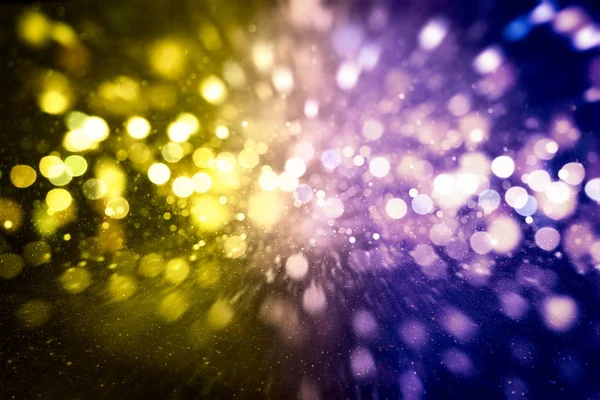 Renk Festivali 'nin arka planında doğal bokeh ve parlak altın ışıklarla sihirli arka plan. Klasik Sihirli arkaplan