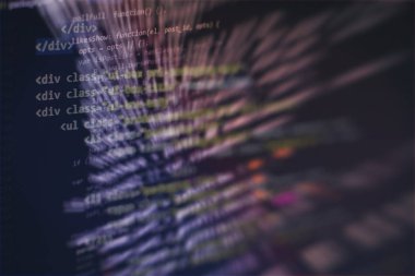 Geliştirici programlama kodu. Soyut bilgisayar komut dosyası kodu. Yazılım geliştiricisi kod ekranını programlama. Yazılım programlama çalışma süresi.