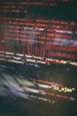 Web sitesi geliştirme için editör HTML5. Dizüstü ekran closeup fotoğraf web sitesi HTML kodu.