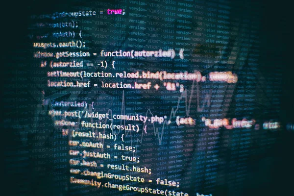 Fechar o desenvolvimento de tecnologias de programação e codificação. Desenvolvedor trabalhando em web sites códigos no escritório. — Fotografia de Stock