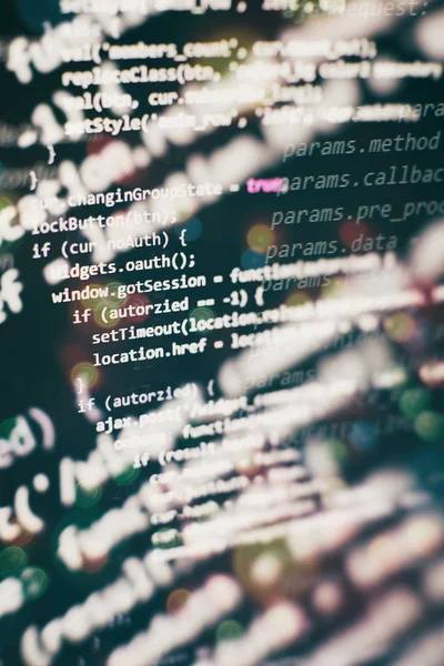 Fechar o desenvolvimento de tecnologias de programação e codificação. Desenvolvedor trabalhando em web sites códigos no escritório. — Fotografia de Stock