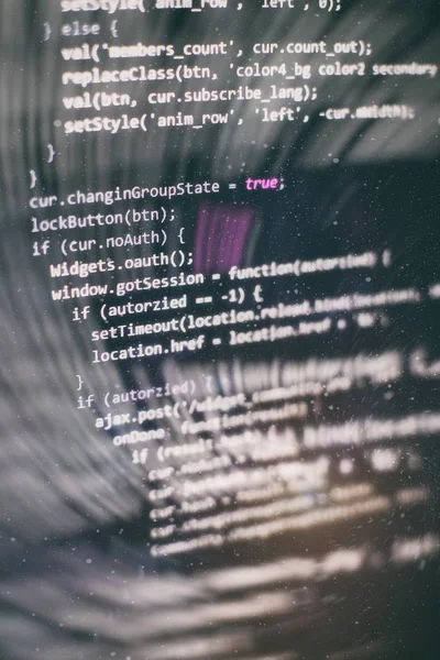 Programlama ve kodlama teknolojileri geliştiriyoruz. Ofiste web siteleri kodları üzerinde çalışan geliştirici. — Stok fotoğraf