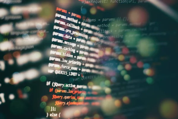 HTML5 em editor para desenvolvimento de sites. Código HTML do Web site na foto da exposição do portátil Closeup . — Fotografia de Stock