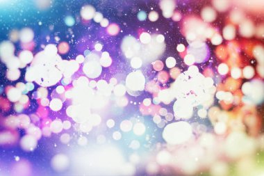 Noel ışığı arka planı. Parlak tatil arkaplanı. Yanıp sönen Yıldızlarla Odaklanmış Arkaplan. Bulanık Bokeh.