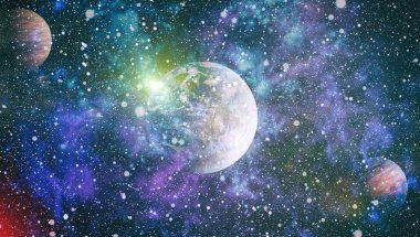 Uzaydaki gezegenler, yıldızlar ve galaksiler uzay keşiflerinin güzelliğini gösteriyor. NASA tarafından döşenmiş elementler