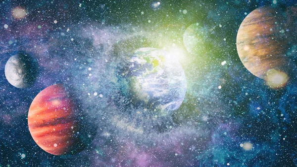 Země, galaxie a slunce. planety, hvězdy a galaxie ve vesmíru, ukazující krásu průzkumu vesmíru. Prvky tohoto obrazu, které poskytl NASA — Stock fotografie
