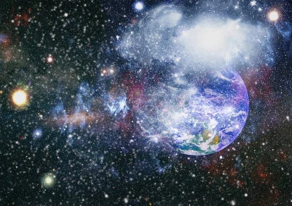 Tierra y galaxias en el espacio. Arte de ciencia ficción. Elementos de esta imagen proporcionados por la NASA . — Foto de Stock