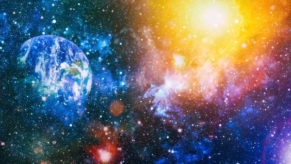 Terra e galáxias no espaço. Arte de ficção científica. Elementos desta imagem fornecidos pela NASA . — Fotografia de Stock