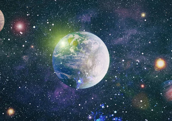 Ziemia i galaktyki w kosmosie. Sztuka science fiction. Elementy tego obrazu dostarczone przez NASA. — Zdjęcie stockowe