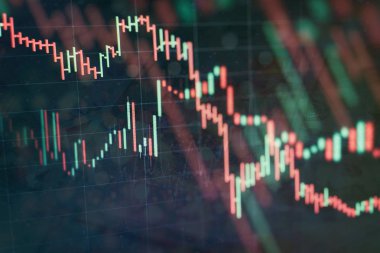 Market Analyze dahil bir monitör de dahil olmak üzere finansal veriler. Çubuk grafikler, diyagramlar, finansal rakamlar. Forex grafiği.