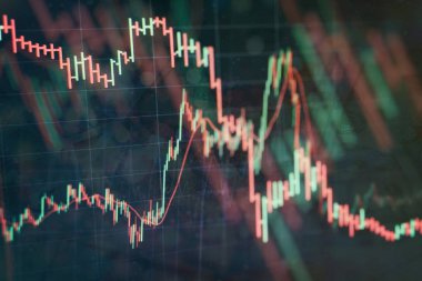 Teknik fiyat grafiği ve göstergesi, mavi ekranda kırmızı ve yeşil şamdan grafiği, piyasa dalgalanması, yükseliş ve düşüş eğilimi. Hisse senedi ticareti, kripto para birimi geçmişi.