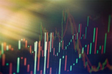 Finansal istatistikleri analiz etmek ve pazar verilerini analiz etmek için çalışma.