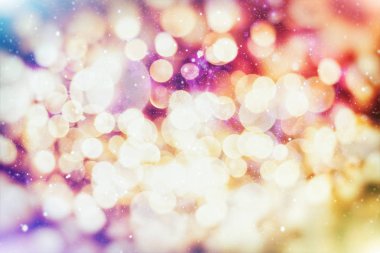 Noel ışığı arka planı. Parlak tatil arkaplanı. Yanıp sönen Yıldızlarla Odaklanmış Arkaplan. Bulanık Bokeh.