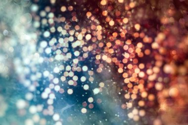 Noel ışığı arka planı. Parlak tatil arkaplanı. Yanıp sönen Yıldızlarla Odaklanmış Arkaplan. Bulanık Bokeh.