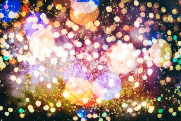 クリスマス、休日、新年会のため多重黄金色のライトとライト祭典背景を抽象化します。 — ストック写真