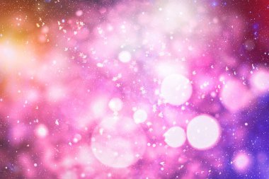 Noel ışığı arka planı. Parlak tatil arkaplanı. Yanıp sönen Yıldızlarla Odaklanmış Arkaplan. Bulanık Bokeh.