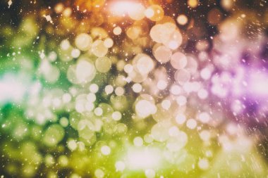 Renk Festivali 'nin arka planında doğal bokeh ve parlak altın ışıklarla sihirli arka plan. Klasik Sihirli arkaplan