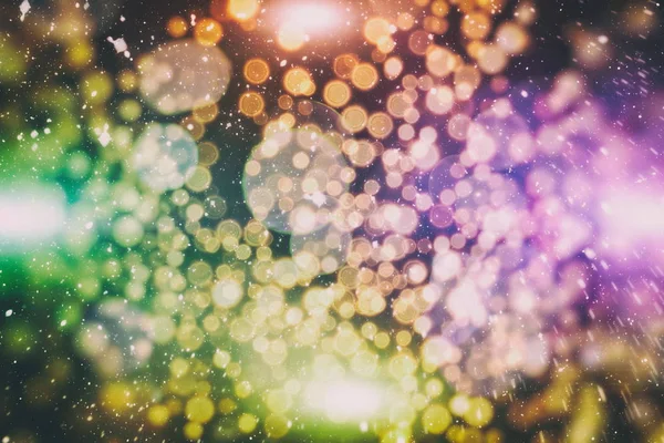 Fundo mágico com cor Fundo festivo com bokeh natural e luzes douradas brilhantes. Fundo mágico vintage — Fotografia de Stock