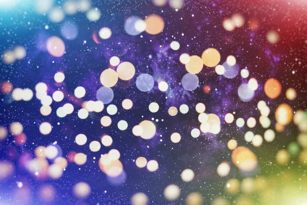 Festlicher Hintergrund mit natürlichem Bokeh und leuchtend goldenen Lichtern. Vintage magischen Hintergrund mit Farbe festlichen Hintergrund mit natürlichen Bokeh und helle goldene Lichter. — Stockfoto